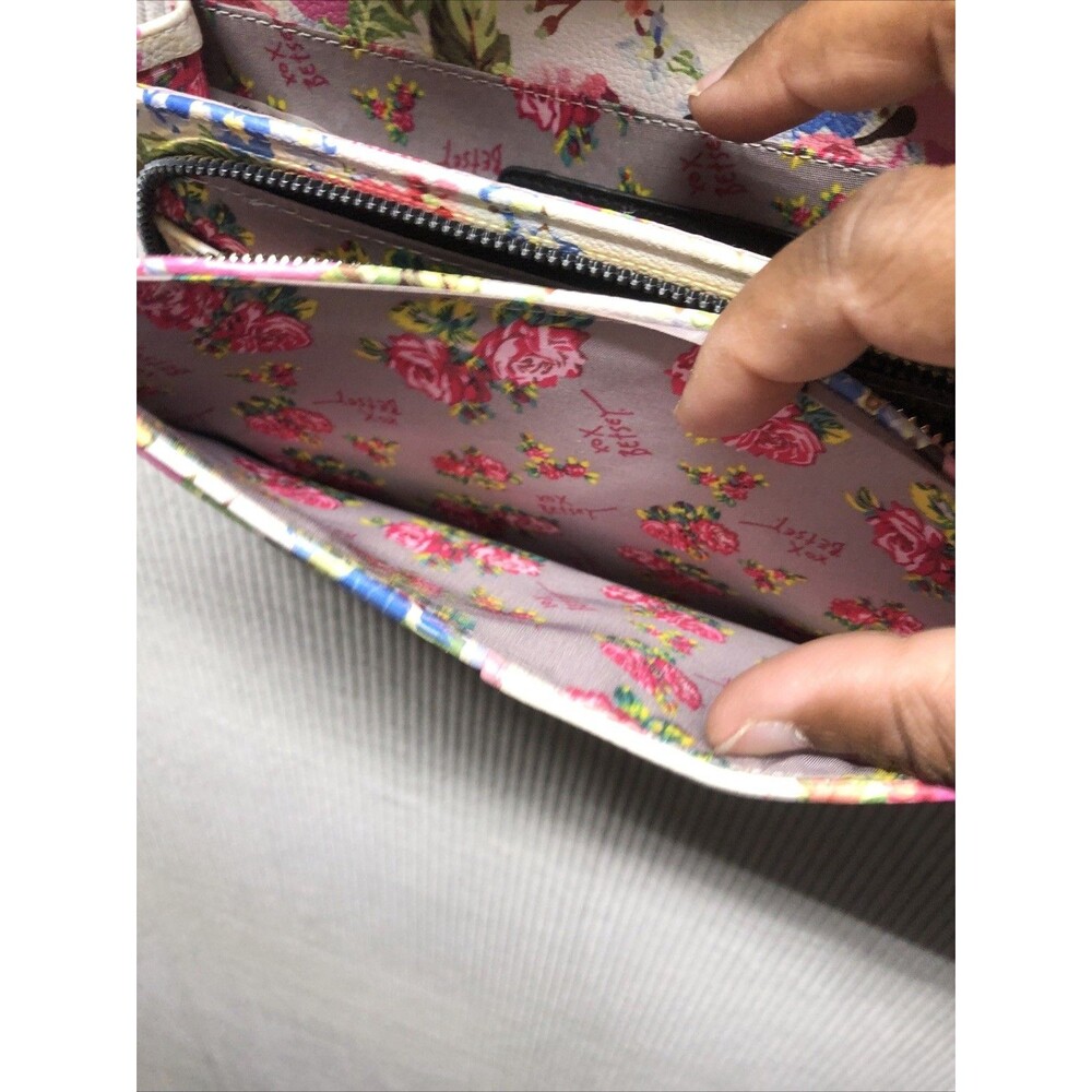 Betsy Johnson Crossbody Purse Floral Bow Inside Wallet Organization Pockets - Picture 8 of 15